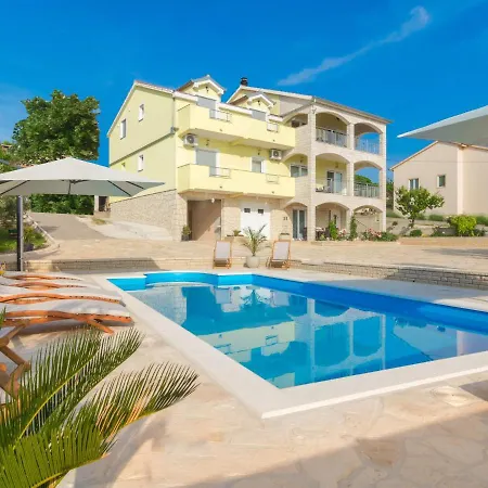 Beautiful In Lisicic With Private Pool Hotel 4*