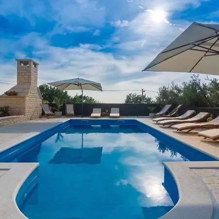 Hotel Beautiful In Lisicic With Private Pool Lisicici