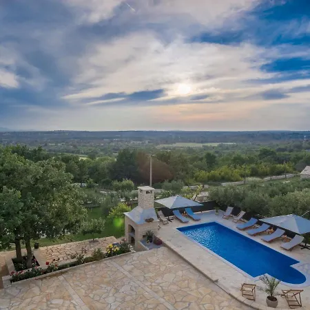 Beautiful In Lisicic With Private Pool