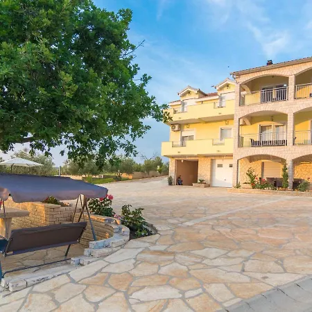 Beautiful In Lisicic With Private Pool Hotel 4*