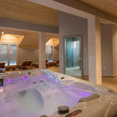 Hotel Beautiful In Lisicic With Private Pool