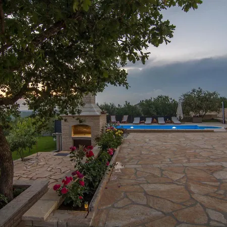 Beautiful In Lisicic With Private Pool Lisicici