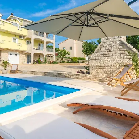 Beautiful In Lisicic With Private Pool Hotel