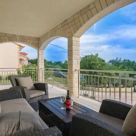 Beautiful In Lisicic With Private Pool Hotel Lisicici