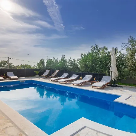 Hotel Beautiful In Lisicic With Private Pool Lisicici